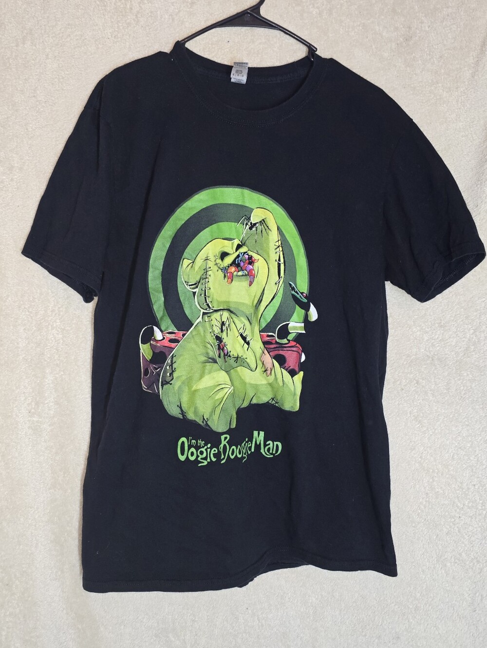 Gildan Softstyle Size XL Black Graphic T Shirt " Im the Oogie Boogie Man" Hallow